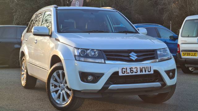 Suzuki Grand Vitara 2.4 SZ5 5dr Estate Petrol White